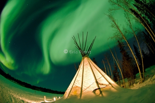 Aurore Boréale et Tipi